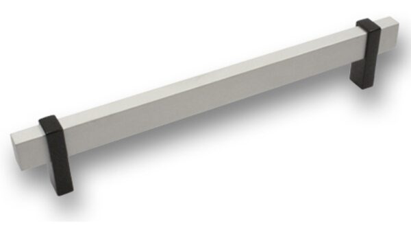 Griff Schrobenhausen Aluminium - Druckguss silber natur matt schwarz matt pulverbeschichtet - 232 mm lang  vor weißem Hintergrund