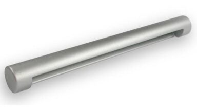Griff Schwalbach Zinkdruckguß pulverbeschichtet - alufarbig - 244 mm lang vor weißem Hintergrund
