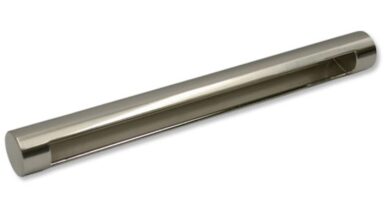 Griff Schwalbach Zinkdruckguß - vernickelt feingeschliffen - 244 mm lang vor weißem Hintergrund