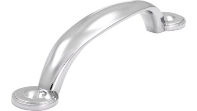 Griff Sinzig Druckguss chrom glänzend - 136 mm lang vor weißem Hintergrund