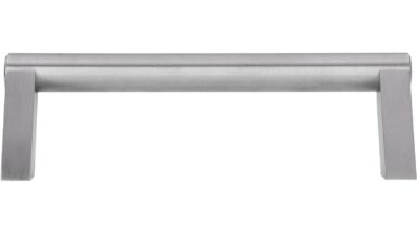 Griff Sondershausen Edelstahl fein geschliffen - 140 mm lang  vor weißem Hintergrund
