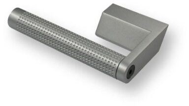 Griff Sulzbach Druckguss alufarbig pulverbeschichtet - 109 mm lang vor weißem Hintergrund