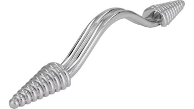 Griff Vaterstetten Druckguss chrom glänzend - 190 mm lang vor weißem Hintergrund