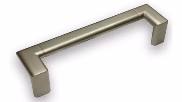 Griff Waldbröl Druckguss matt vernickelt - 180 mm lang vor weißem Hintergrund