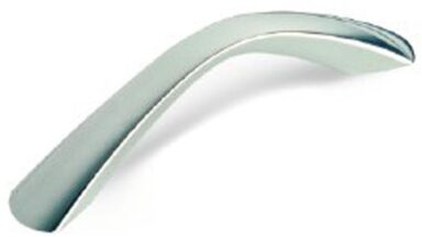 Griff Weinheim Druckguss chrom glänzend - 119 mm lang vor weißem Hintergrund