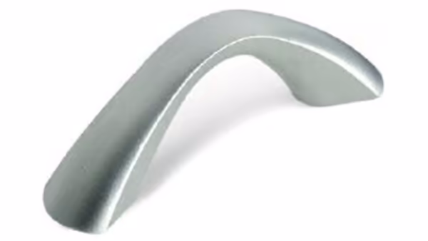 Griff Weinheim Druckguss chrom matt - 81 mm lang vor weißem Hintergrund