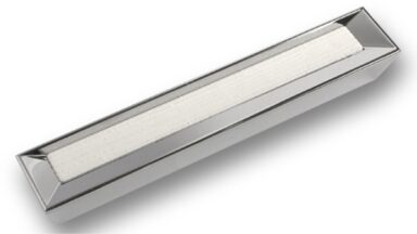 Griff + Einlage Beckingen Druckguss - Kunststoff chrom glänzend weiß - 159 mm lang vor weißem Hintergrund
