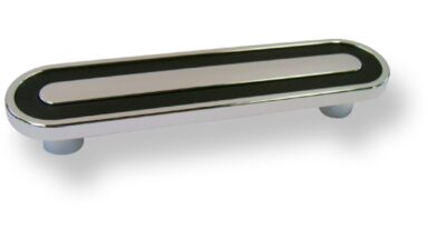 Griff + Einlage Wermelskirchen Kunststoff metallisiert - chrom glänzend, Kunststoff - schwarz - 168 mm lang vor weißem Hintergrund