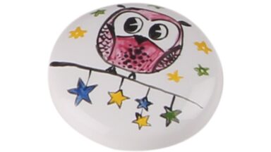Knopf Baby Porzellan Eule pink - 55 mm lang vor weißem Hintergrund