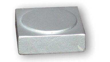 Knopf Bad-Rappenau Druckguss alufarbig pulverbeschichtet - 24 mm lang vor weißem Hintergrund