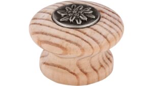 Knopf Bad-Wünnenberg Holz - Druckguss kiefer roh altsilberfarbig - 44 mm lang vor weißem Hintergrund