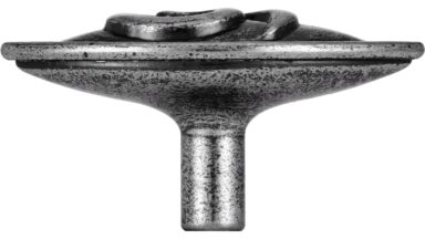 Knopf Baunatal Druckguss altsilberfarbig - 64 mm lang  vor weißem Hintergrund