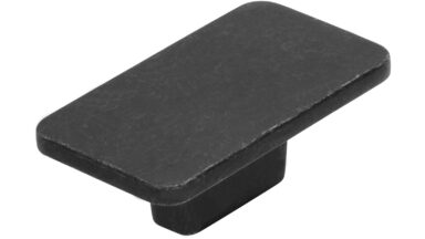 Knopf Dissen Druckguss eisenfarbig getrommelt matt - 58 mm lang vor weißem Hintergrund