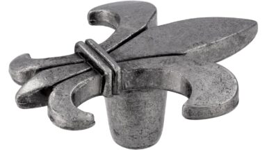 Knopf Fürstenfeldbruck Druckguss zinnfarbig - 48 mm lang vor weißem Hintergrund