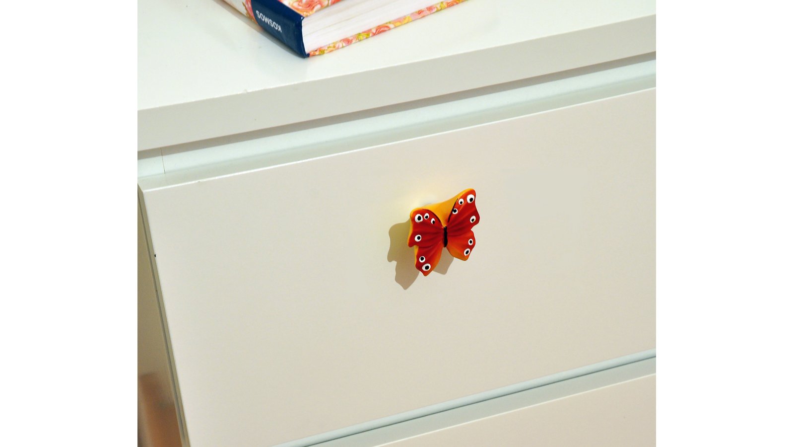 Knopf Füssen Kunststoff bunt - 47 mm lang  vor weißem Hintergrund