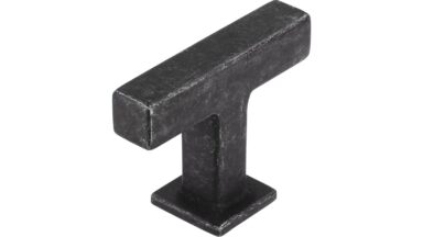 Knopf Glienicke Druckguss eisenfarbig getrommelt matt - 46 mm lang vor weißem Hintergrund