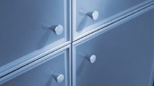 Moebelknopf-Hambuehren-chrom-Kunststoff-laenge-24-48664-anwendung Knopf Hambühren Kunststoff metallisiert - chrom - 24 mm lang vor weißem Hintergrund