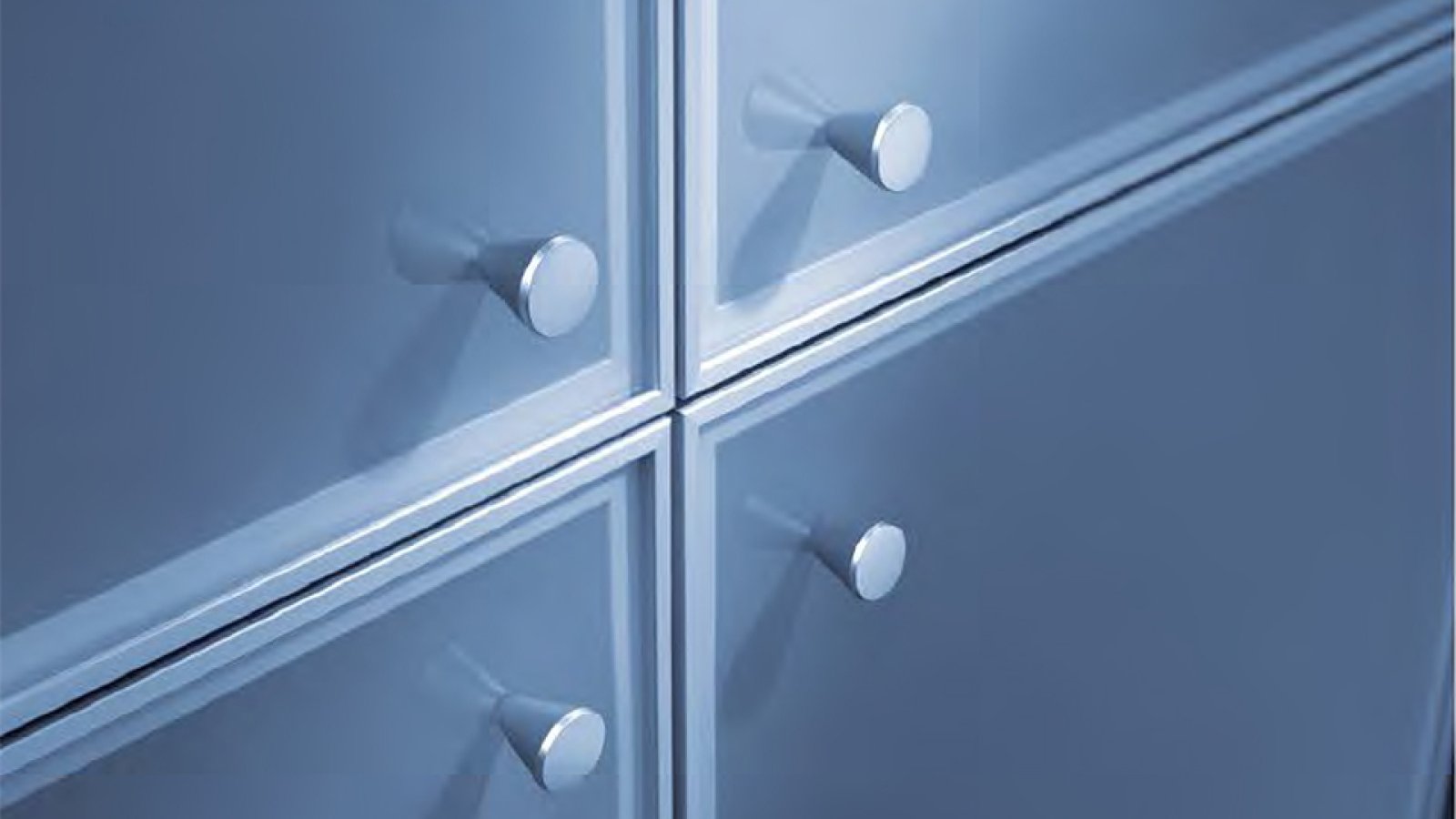 Moebelknopf-Hambuehren-chrom-Kunststoff-laenge-24-48664-anwendung Knopf Hambühren Kunststoff metallisiert - chrom - 24 mm lang vor weißem Hintergrund