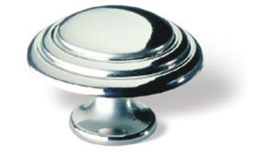 Knopf Heilbronn Druckguss chrom glänzend - 34 mm lang vor weißem Hintergrund