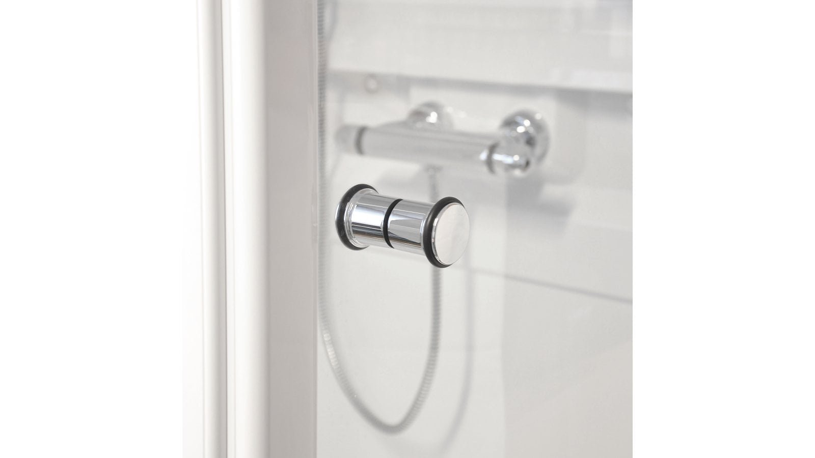 Moebelknopf-Kaufering-chrom-schwarz-Kunststoff-laenge-43-781996-anwendung Knopf Kaufering Kunststoff chrom glänzend schwarz - 43 mm lang vor weißem Hintergrund