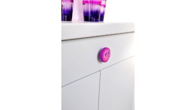 Knopf Kirchlinteln Softmaterial - Metallfuß lila-pink - 50 mm lang  vor weißem Hintergrund