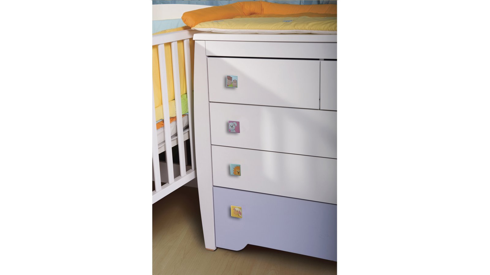 Knopf Linsengericht Kunststoff metallisiert - chrom - 36 mm lang  vor weißem Hintergrund