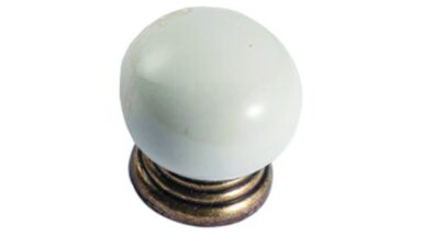 Knopf Neutraubling Zamak Porzellan antik beige - 30 mm lang  vor weißem Hintergrund
