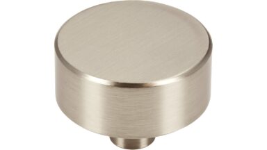 Knopf Oftersheim Aluminium edelstahleffekt - 33 mm lang  vor weißem Hintergrund