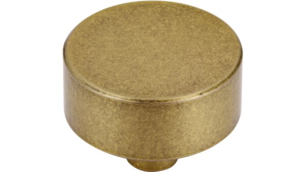 Knopf Oftersheim Aluminium messingfarbig getrommelt matt - 33 mm lang  vor weißem Hintergrund