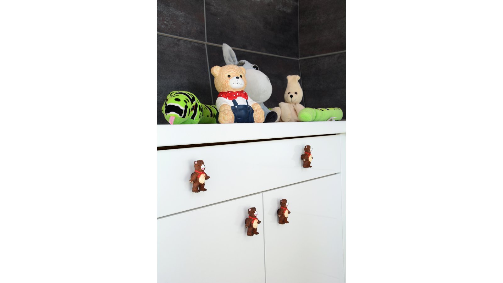 Knopf Ratzeburg Kunststoff teddy bär - 63 mm lang  vor weißem Hintergrund