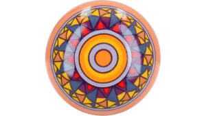 Knopf Raubling Keramik bunt pastelorange mandala - 38 mm lang  vor weißem Hintergrund