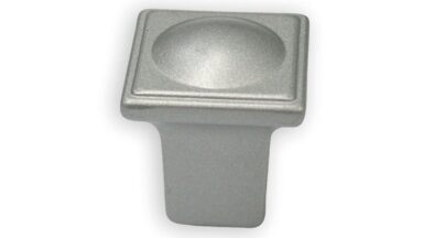 Knopf Sarstedt Druckguss alufarbig pulverbeschichtet - 20 mm lang  vor weißem Hintergrund