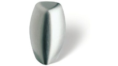 Knopf Scheeßel Kunststoff nickel matt gebürstet - 18 mm lang  vor weißem Hintergrund