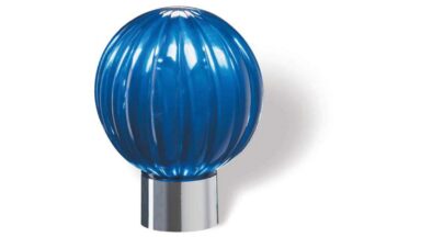 Knopf Soest Kunststoff glaseffekt blau metallisiert chrom glänzend - 34 mm lang vor weißem Hintergrund