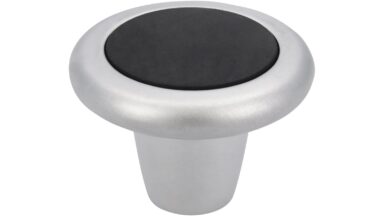Knopf Stendal Druckguss - Kunststoff chrom matt gummieffekt schwarz - 34 mm lang vor weißem Hintergrund