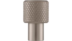 Knopf Threesixty Aluminium edelstahleffekt - 16 mm lang  vor weißem Hintergrund