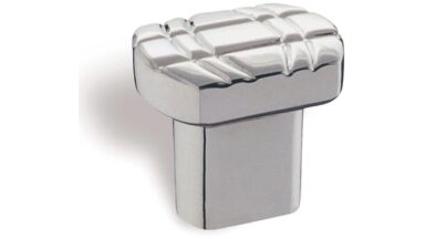 Knopf Werdau Druckguss chrom glänzend - 26 mm lang vor weißem Hintergrund