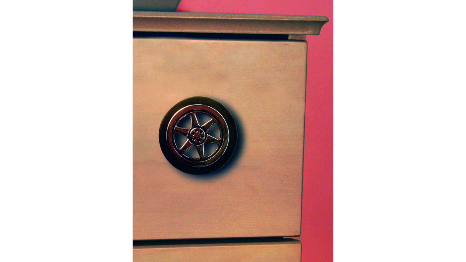 Knopf Wheel Kunststoff - schwarz, Kunststoff Metallfolieneffekt - silber glänzend - 65 mm lang  vor weißem Hintergrund