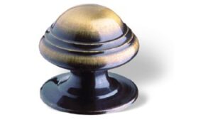 Knopf Witten Messing brüniert - 28 mm lang vor weißem Hintergrund