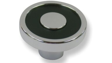 Knopf + Einlage Germering Kunststoff metallisiert chrom glänzend schwarz - 43 mm lang vor weißem Hintergrund
