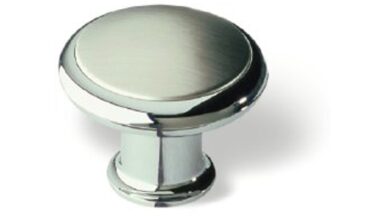 Knopf + Einlage Saterland Kunststoff galvanisiert chrom glänzend nickel matt gebürstet - 30 mm lang  vor weißem Hintergrund