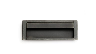Muschel Ainring Kunststoff - grau-silber - 125 mm lang  vor weißem Hintergrund