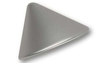 Muschel Garbsen Kunststoff metallisiert weißaluminium - 77 mm lang vor weißem Hintergrund
