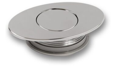 Muschel Winsen Kunststoff galvanisiert chrom glänzend - 90 mm lang vor weißem Hintergrund