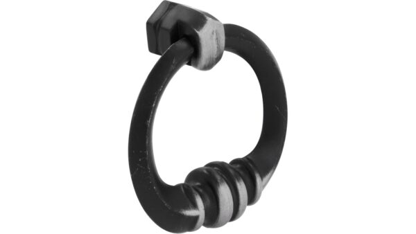Ringgriff Marburg Druckguss eisenfarbig brüniert getrommelt - 41 mm lang  vor weißem Hintergrund