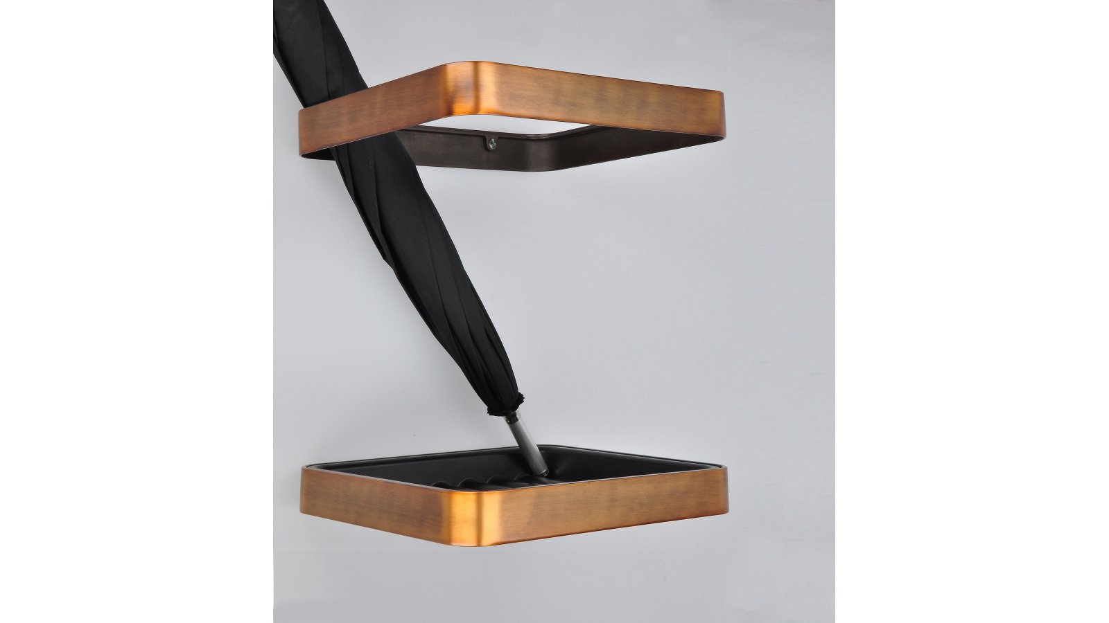 Schirmstaender-Rain-schwarz-messing-Messing-Kunststoff-Zinkdruckguss-laenge-257-837062-anwendung Schirmständer Rain Druckguss - Kunststoff messing schwarz gebürstet schwarz - 257 mm lang vor weißem Hintergrund