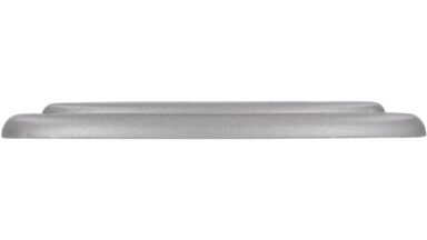 Schild Hanau Druckguss alufarbig pulverbeschichtet - 37 mm lang  vor weißem Hintergrund