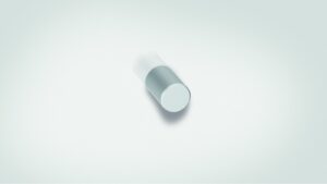 Zylinderknopf Rüdersdorf Aluminium silber eloxiert - 12 mm lang  vor weißem Hintergrund