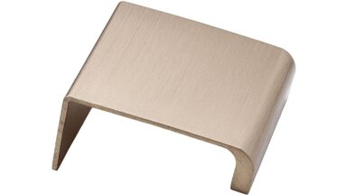 Griffleiste ARTISAN Aluminium - Messing gebürstet - 40 mm lang vor weißem Hintergrund