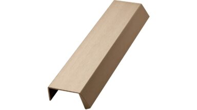 Griffleiste BENCH Aluminium - Messing gebürstet - 200 mm lang vor weißem Hintergrund